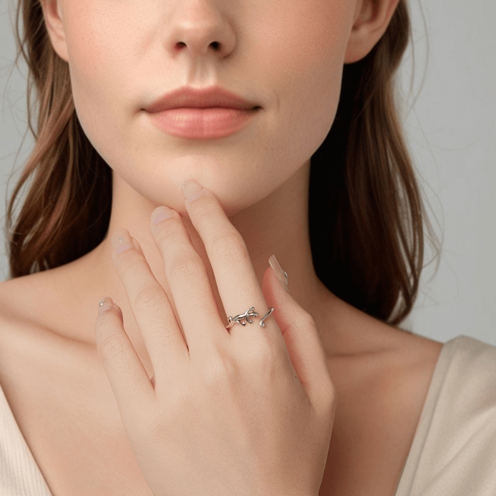 Woman wearing gecko anxiety ring adjustable silver fidget ring
