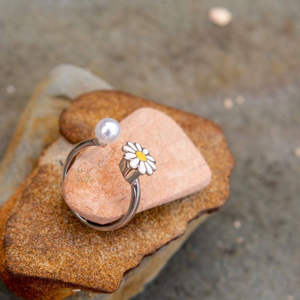 Flower ring sterling silver adjustable on a pink rock
